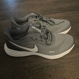 Nike Men’s Revolution - New - Size 9